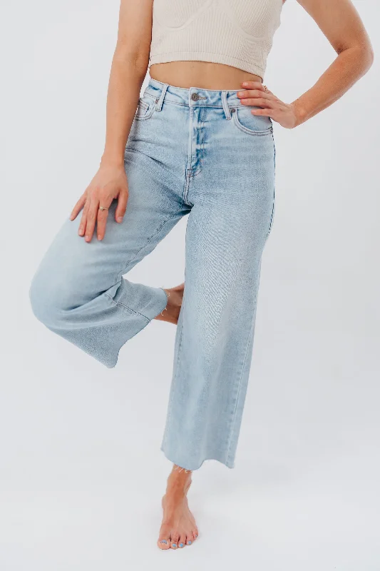 Gabby Cropped Wide Leg Jean in Light Denim