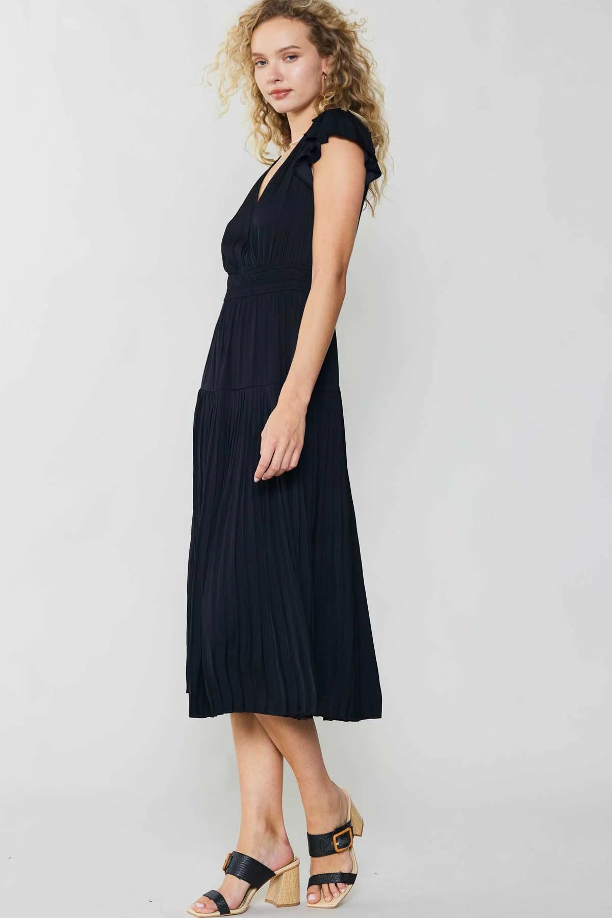 FLUTTER SLEEVE PLEAT DRESS